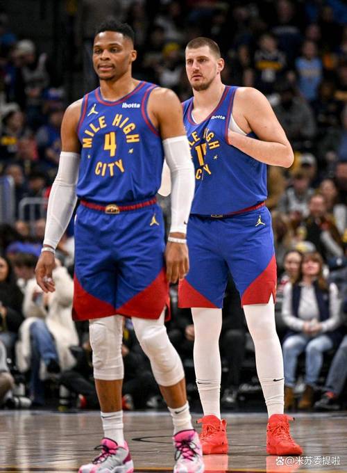 拜仁“小王子”卡尔的巨星之路 偶像梅西但不想和谁比较（拜仁小王子卡尔的巨星成长路：崇拜梅西，却不愿与任何人比较）