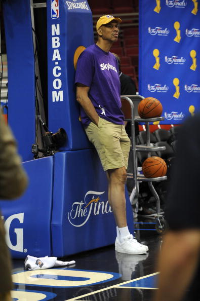 英超半场：沃尔特马德挑射破门，纽卡暂3-0埃弗顿（英超半场战报：沃尔特马德挑射建功，纽卡暂3-0领先埃弗顿）